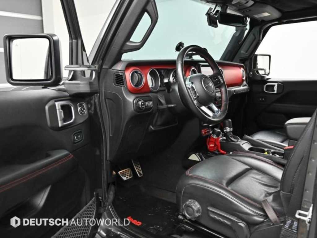Jeep Wrangler — photo 11