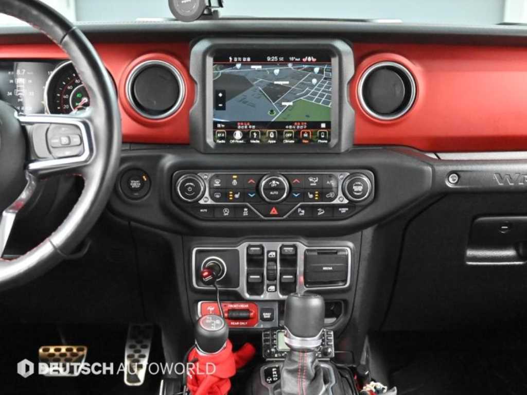 Jeep Wrangler — photo 14