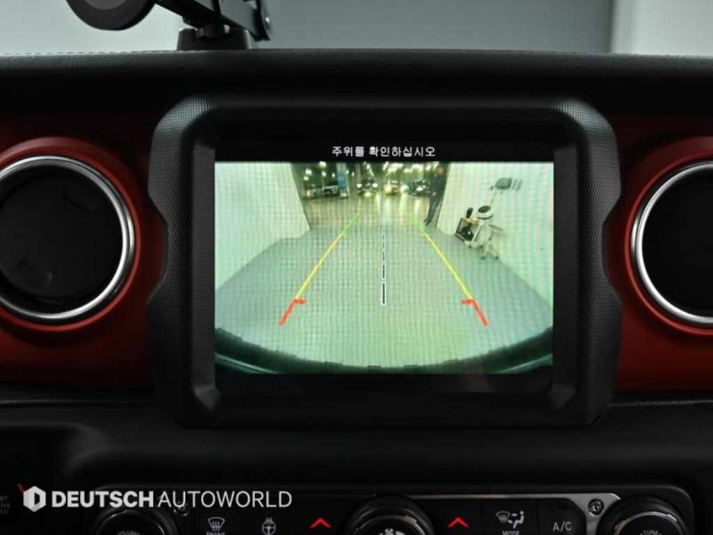 Jeep Wrangler — photo 15