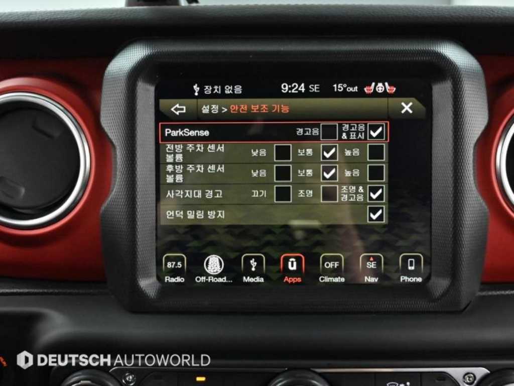 Jeep Wrangler — photo 17