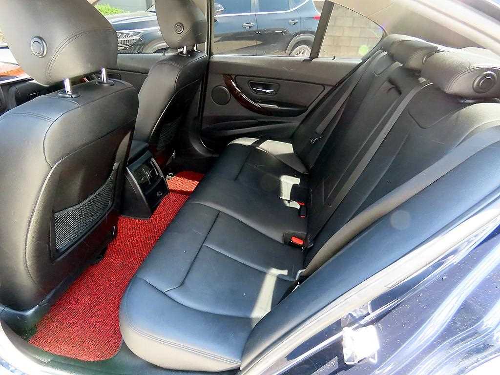 BMW 3-Series — photo 06