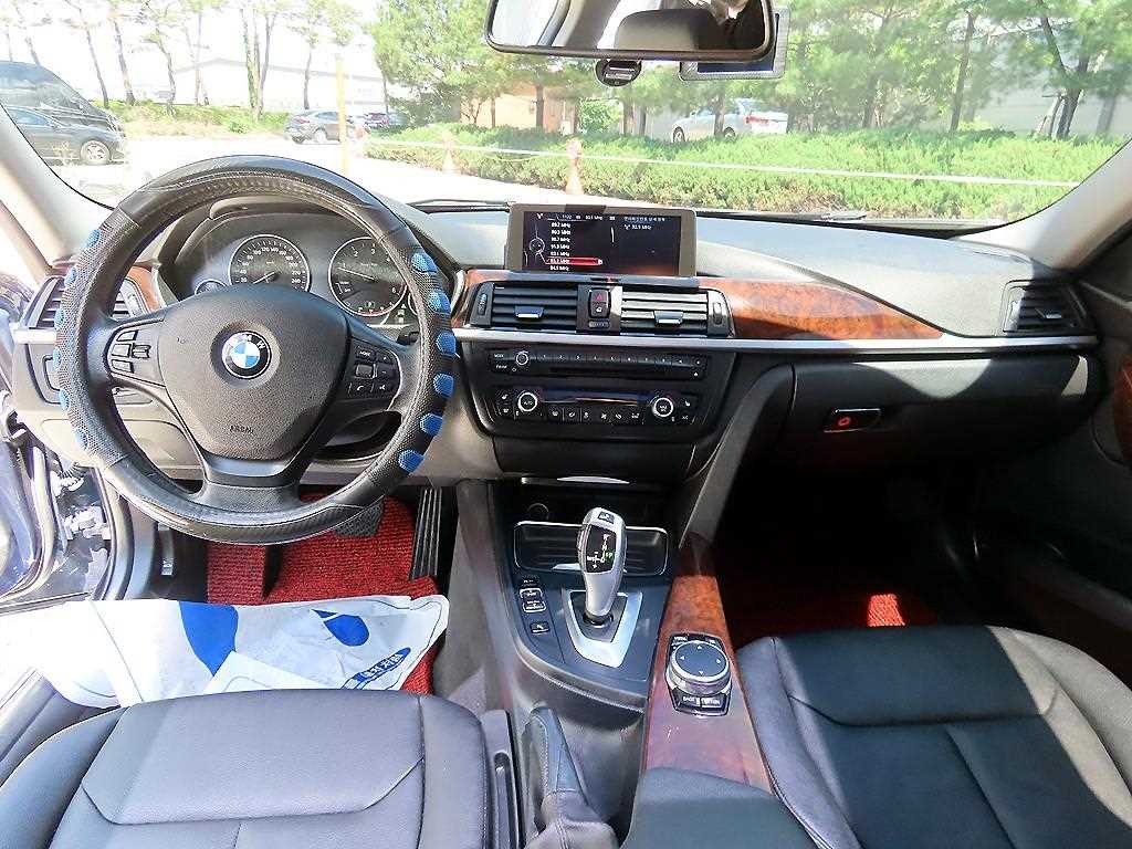 BMW 3-Series — photo 07