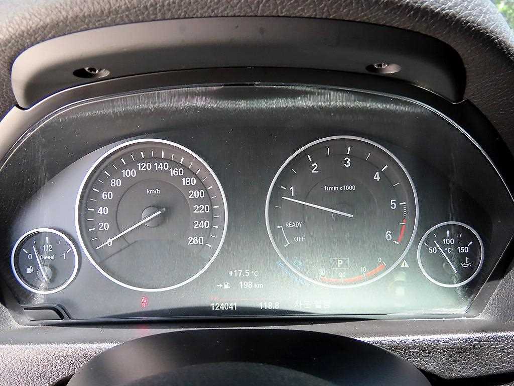 BMW 3-Series — photo 09