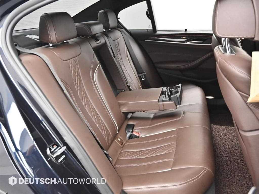 BMW 5-Series — photo 12