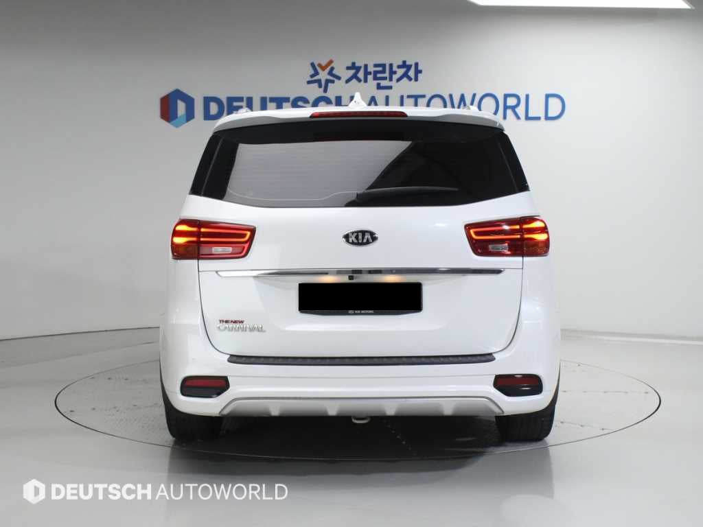 Kia Carnival — photo 04