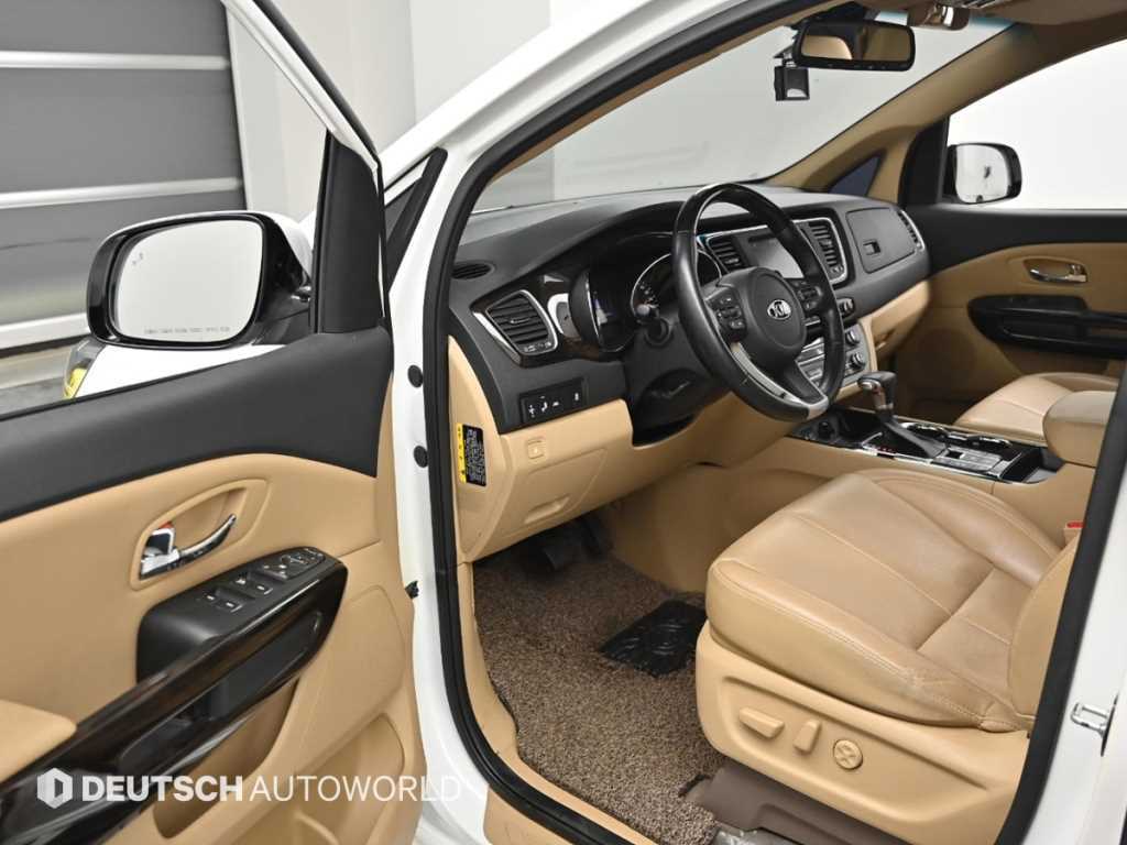 Kia Carnival — photo 11