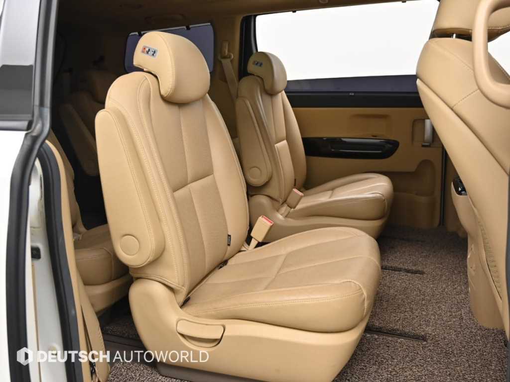 Kia Carnival — photo 12