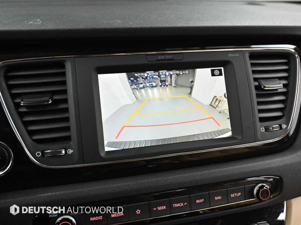 Kia Carnival — photo 15