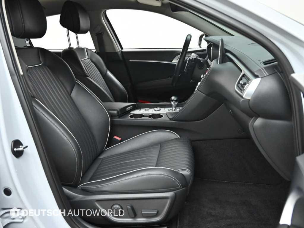 Genesis G70 — photo 10