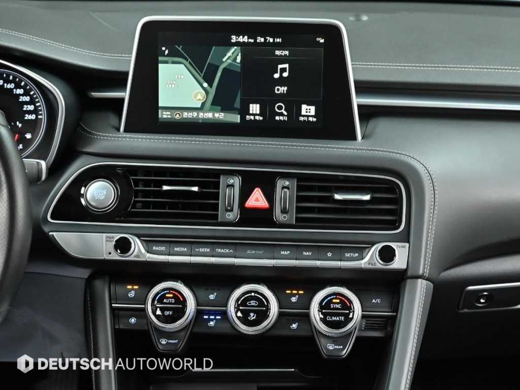 Genesis G70 — photo 14