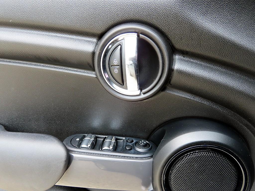 Mini Cooper — photo 11