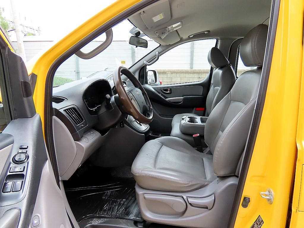 Hyundai Starex — photo 05