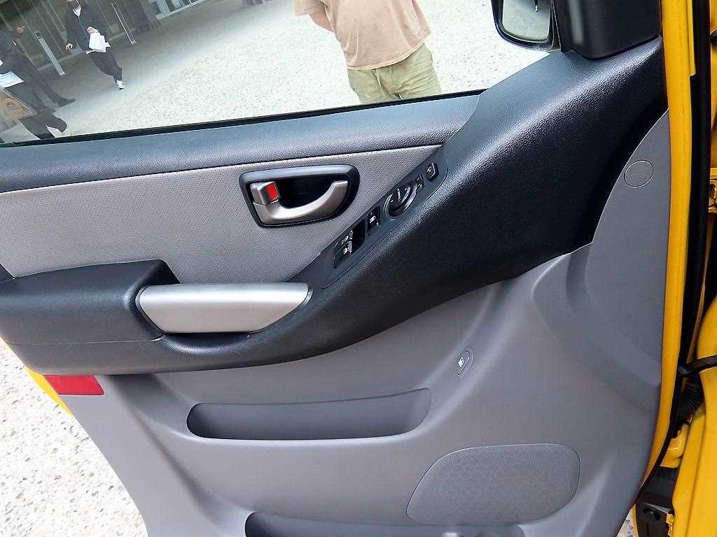 Hyundai Starex — photo 12