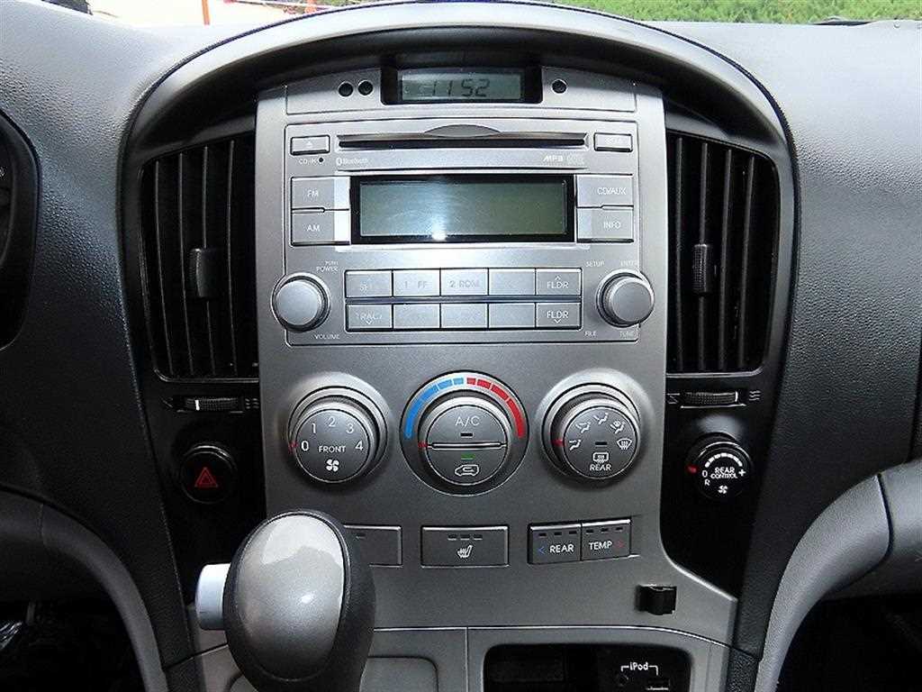 Hyundai Starex — photo 14