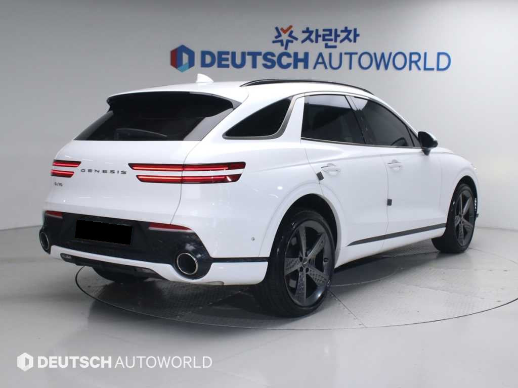 Genesis GV70 — photo 02