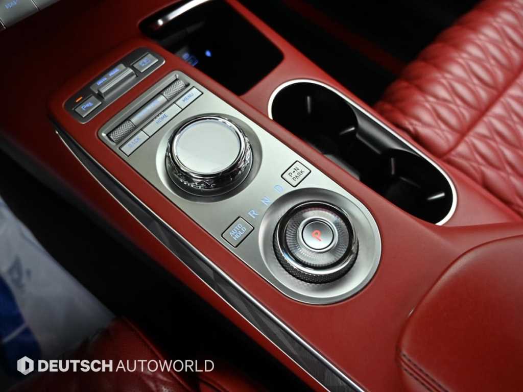 Genesis GV70 — photo 09