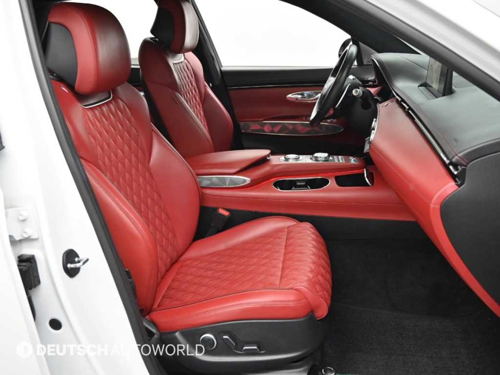 Genesis GV70 — photo 10