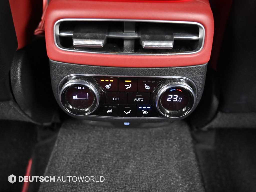 Genesis GV70 — photo 16