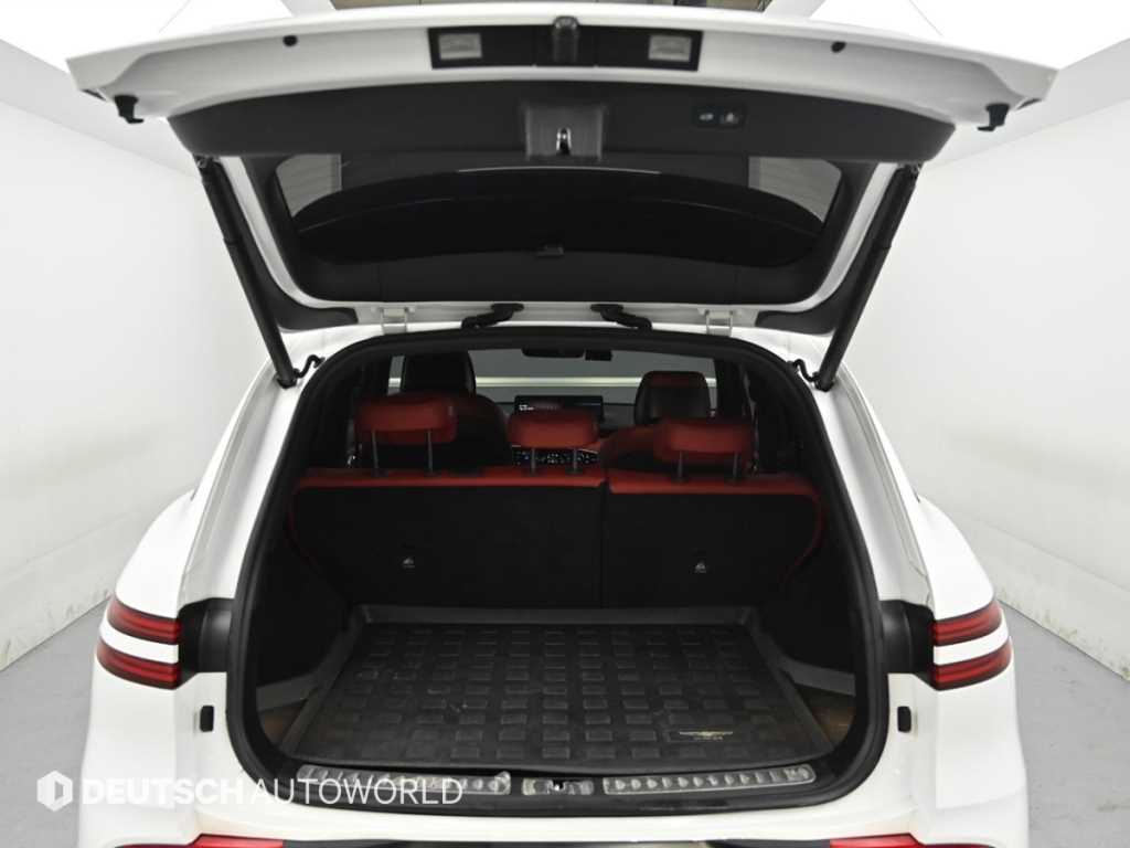 Genesis GV70 — photo 19