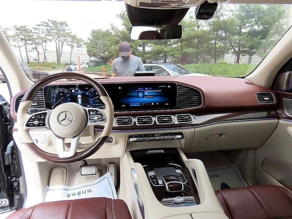 Mercedes-Benz GLS-Class — photo 07