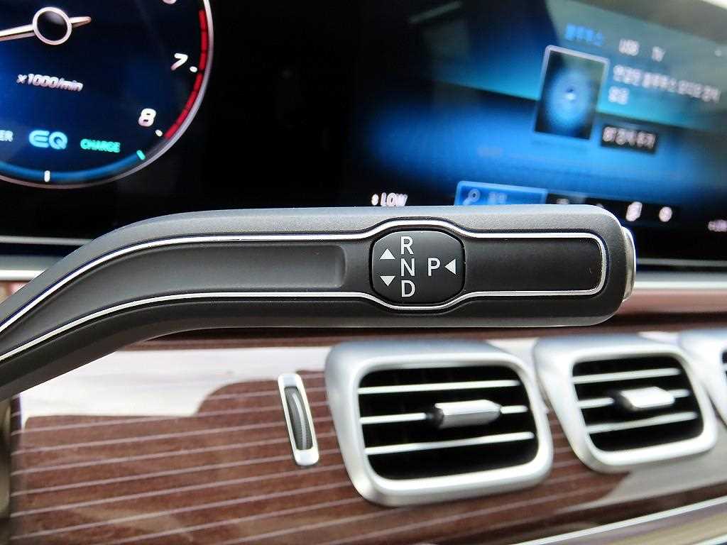 Mercedes-Benz GLS-Class — photo 11