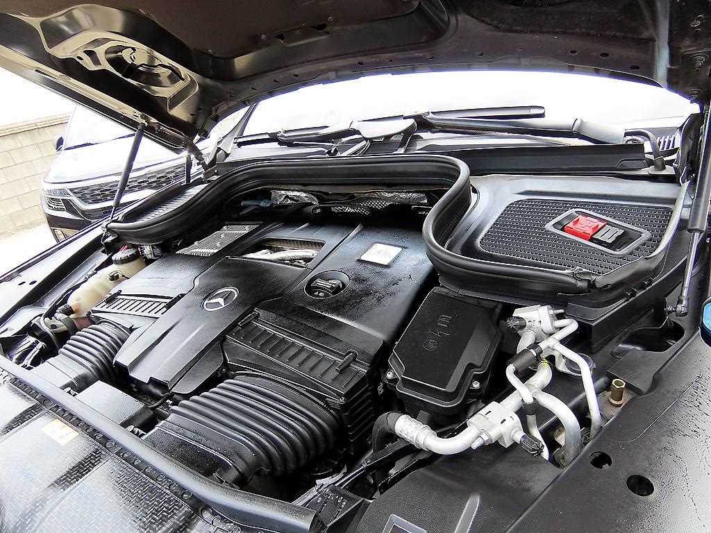Mercedes-Benz GLS-Class — photo 19