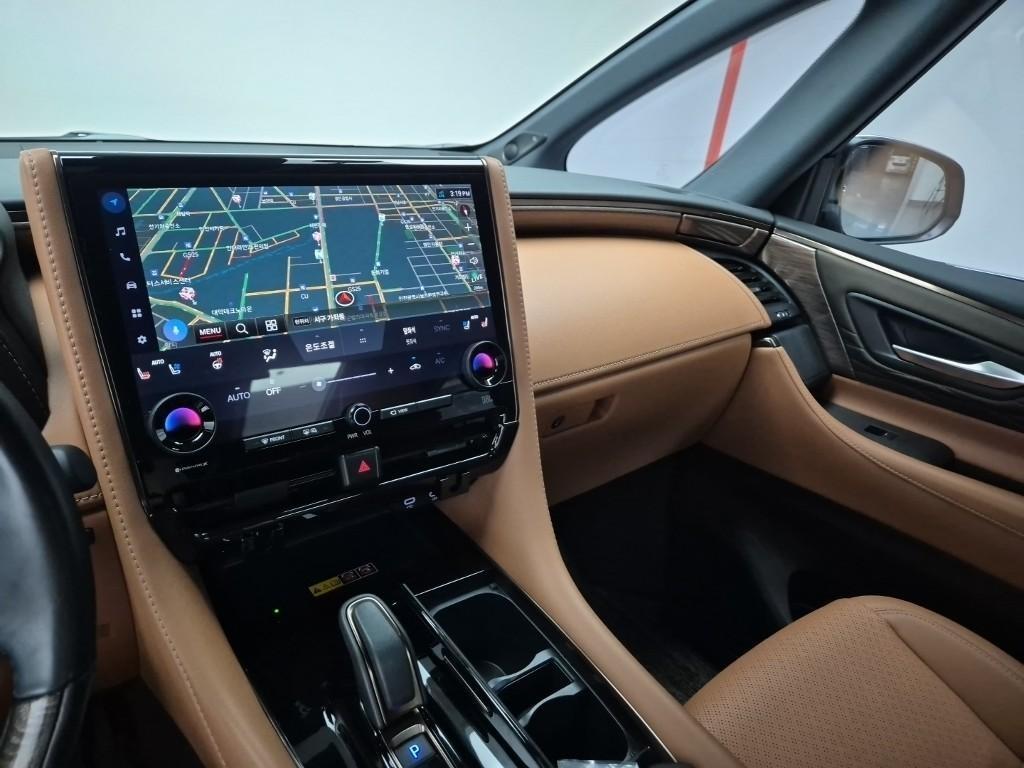 Toyota Alphard — photo 10