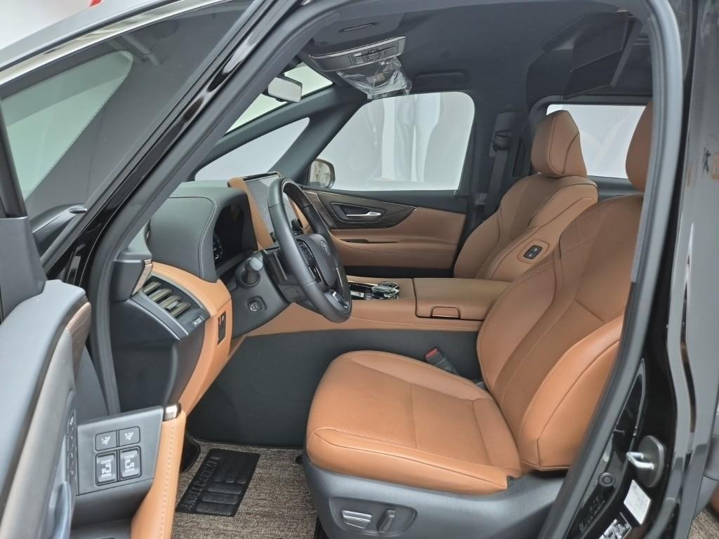 Toyota Alphard — photo 11