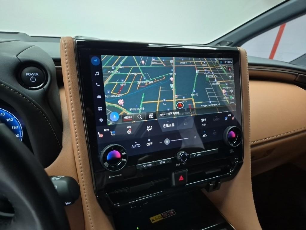 Toyota Alphard — photo 14
