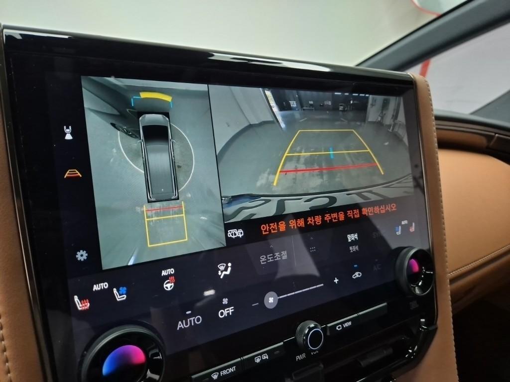 Toyota Alphard — photo 15