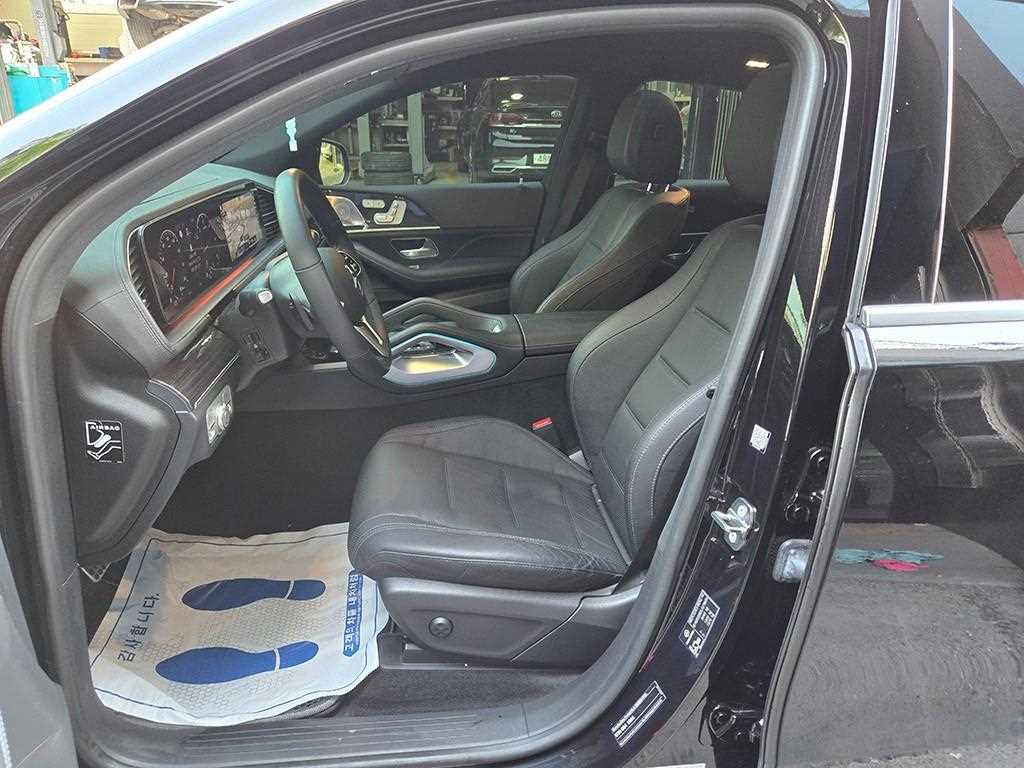 Mercedes-Benz GLE-Class — photo 05