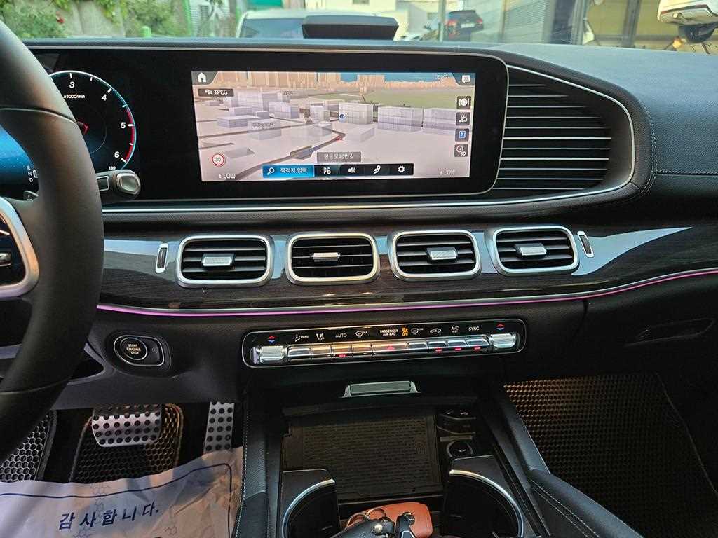 Mercedes-Benz GLE-Class — photo 10