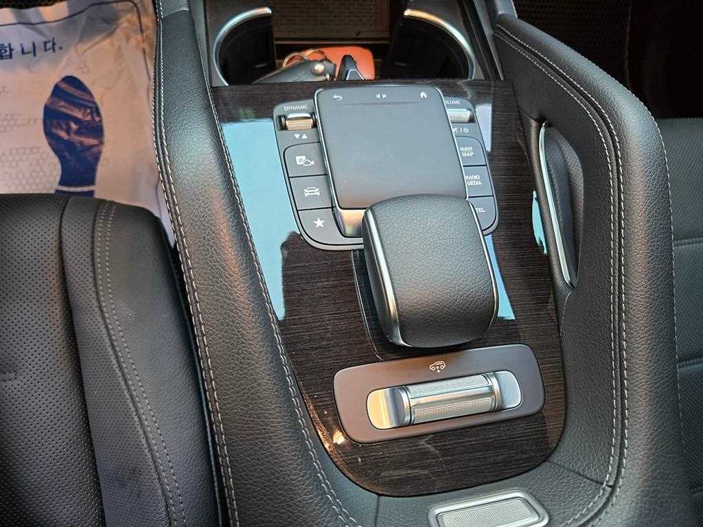 Mercedes-Benz GLE-Class — photo 12