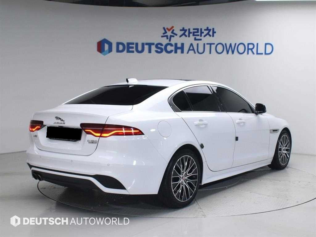 Jaguar XE — photo 02