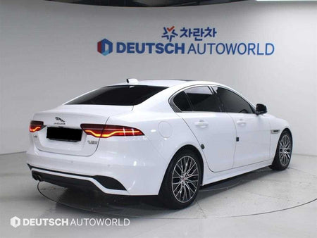 Jaguar XE — photo 02
