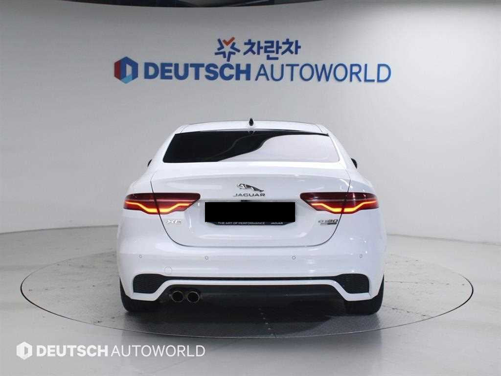 Jaguar XE — photo 04