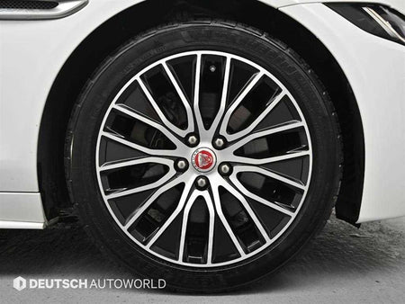 Jaguar XE — photo 05