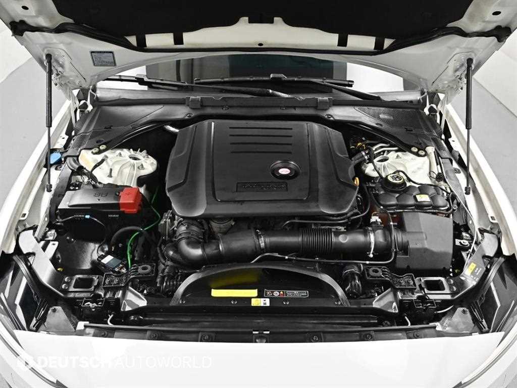 Jaguar XE — photo 06