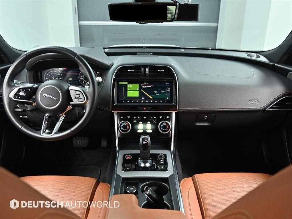 Jaguar XE — photo 07