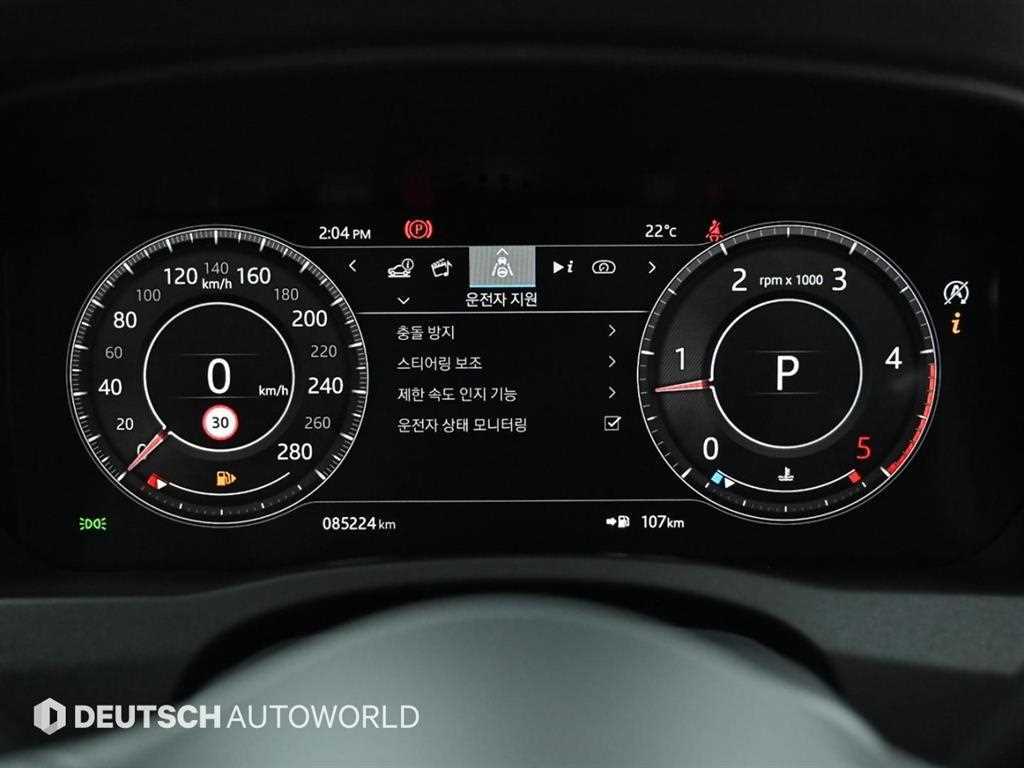 Jaguar XE — photo 08
