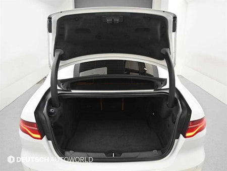 Jaguar XE — photo 19