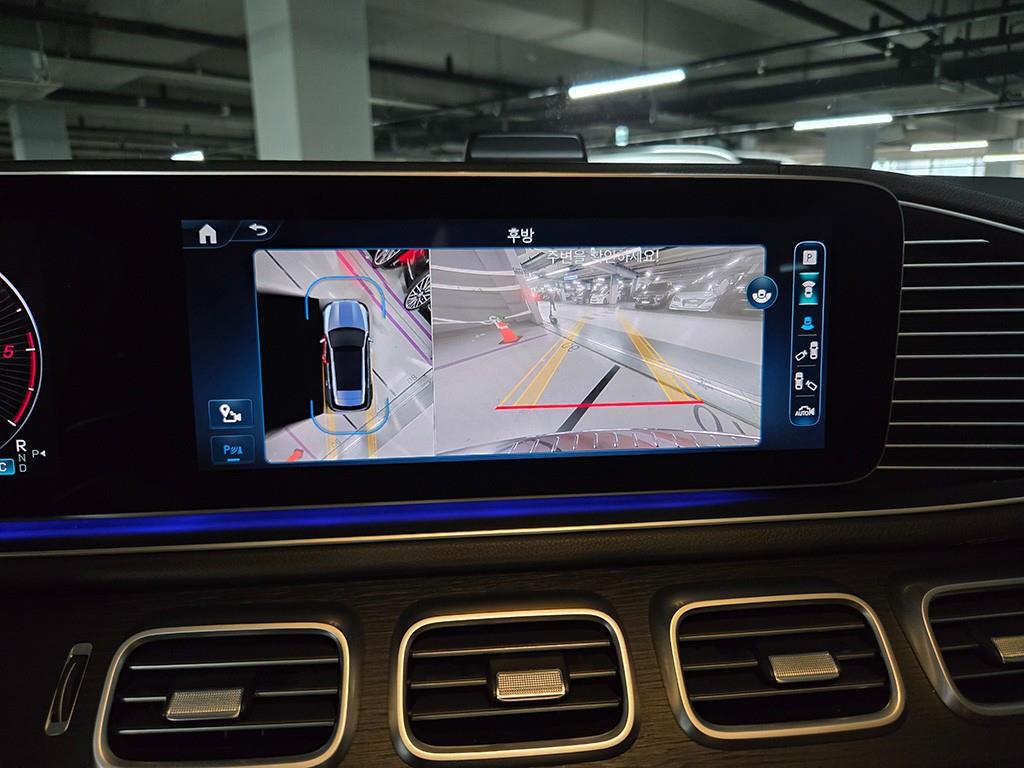 Mercedes-Benz GLE-Class — photo 18