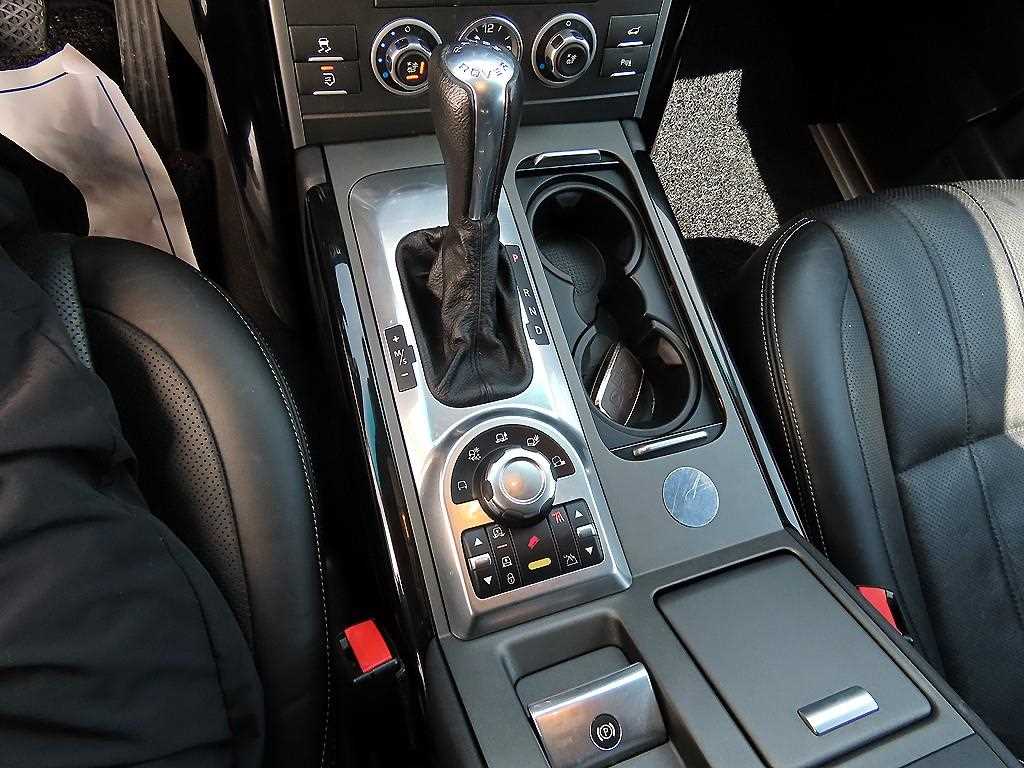 Land Rover Range Rover — photo 10