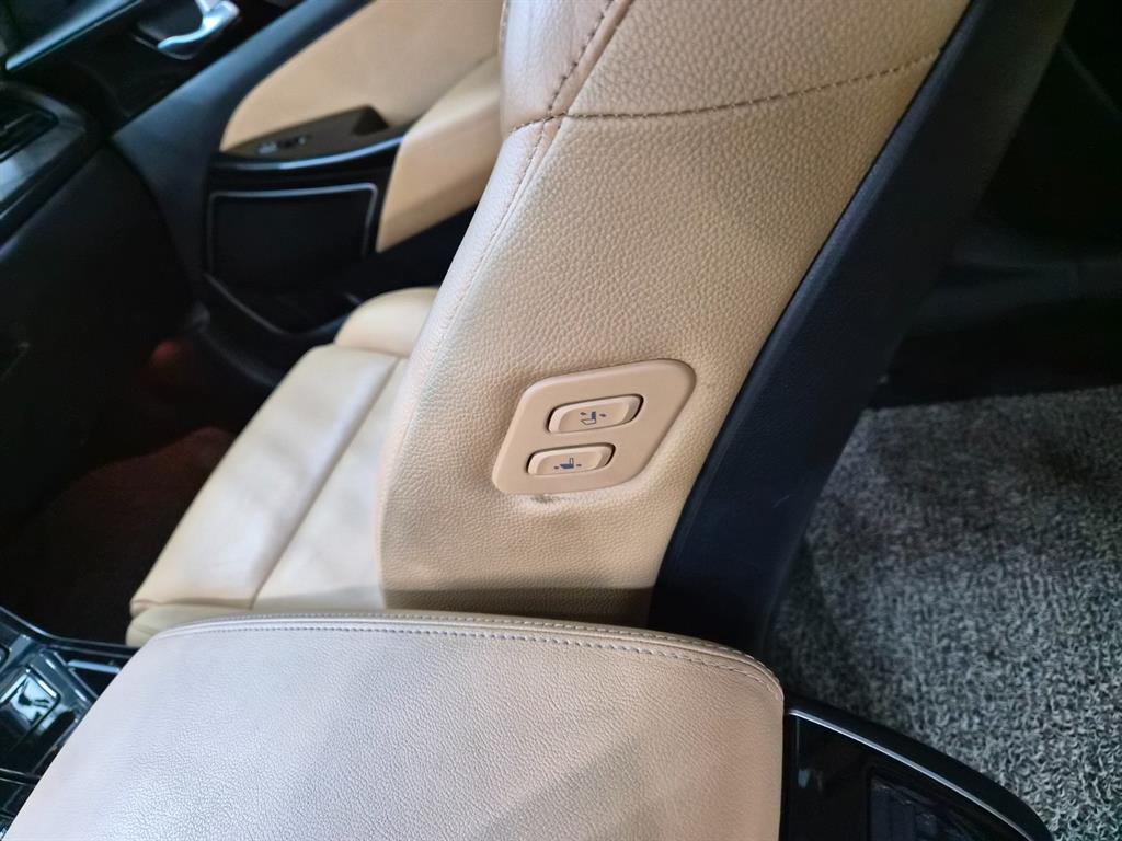 Kia K7 — photo 11