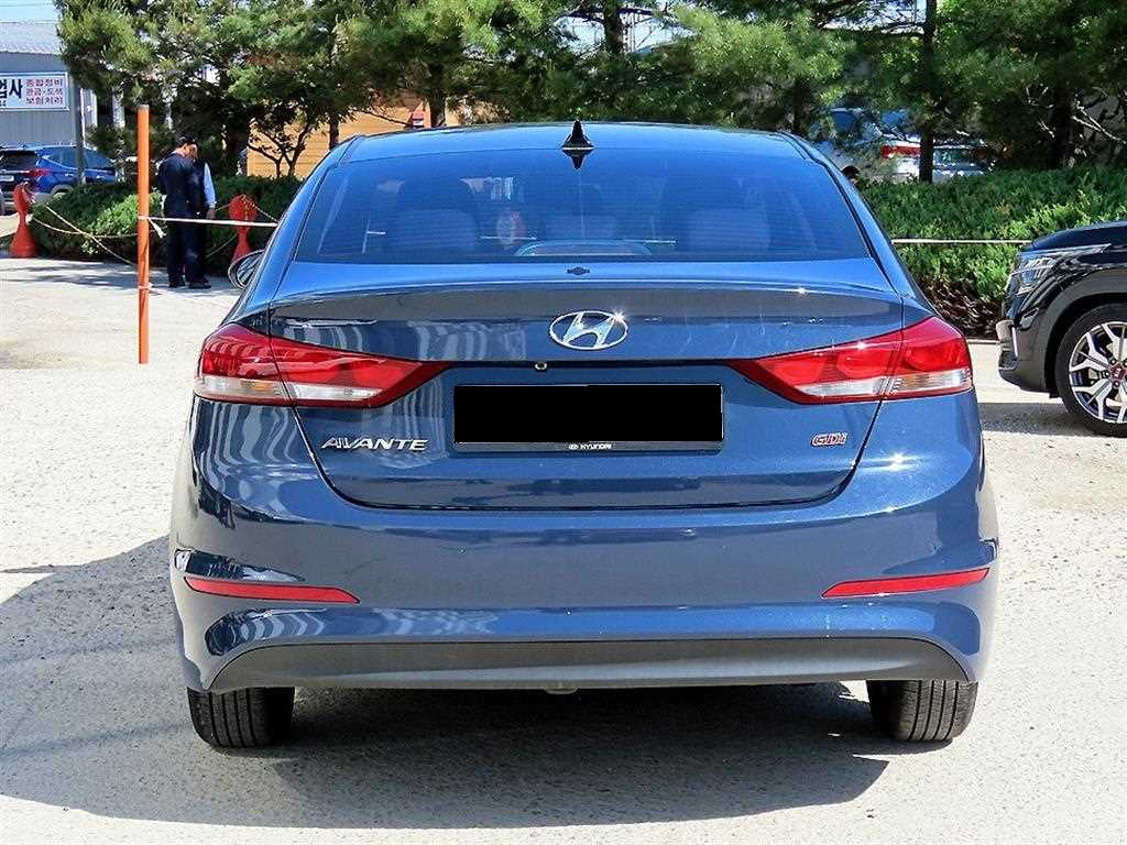 Hyundai Avante — photo 04