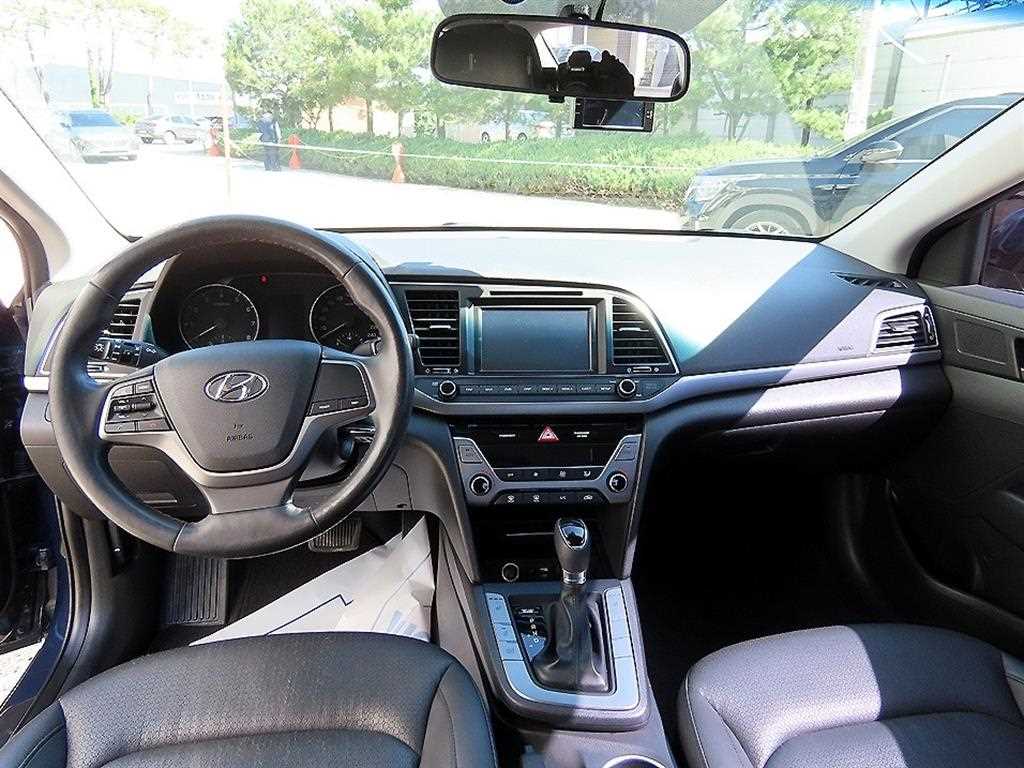 Hyundai Avante — photo 07