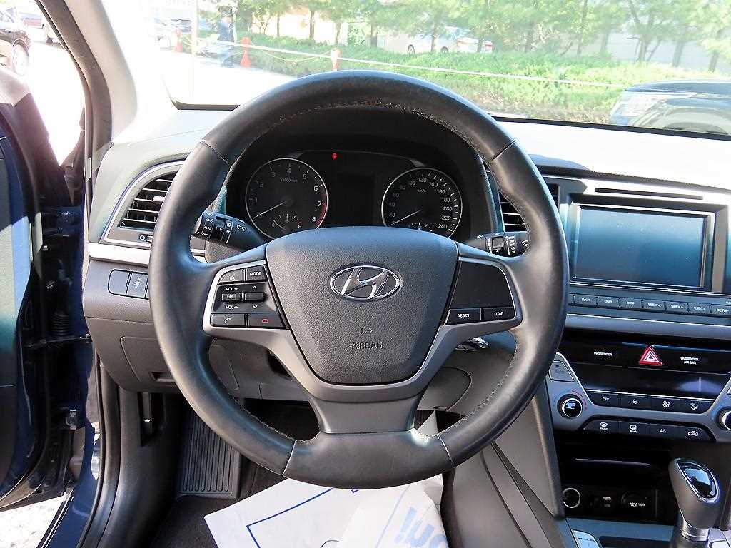 Hyundai Avante — photo 08