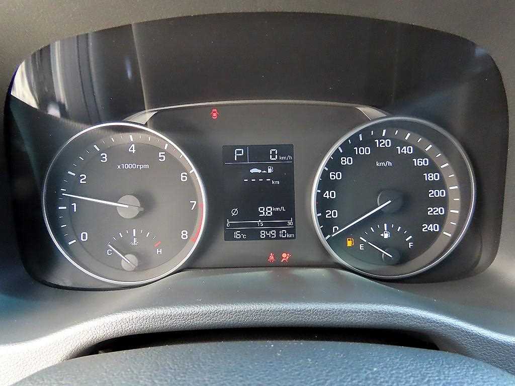 Hyundai Avante — photo 09