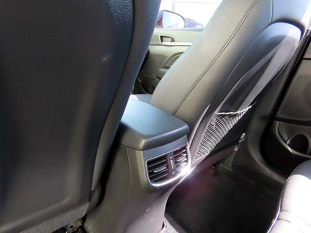 Hyundai Avante — photo 17