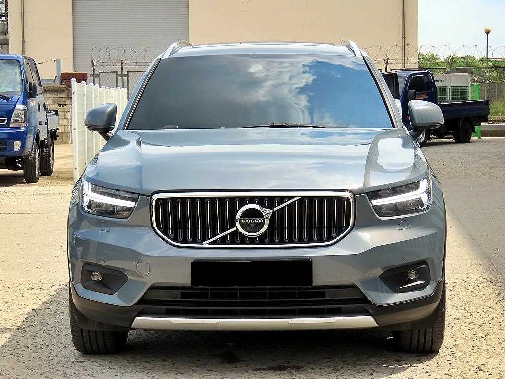 Volvo XC40 — photo 01